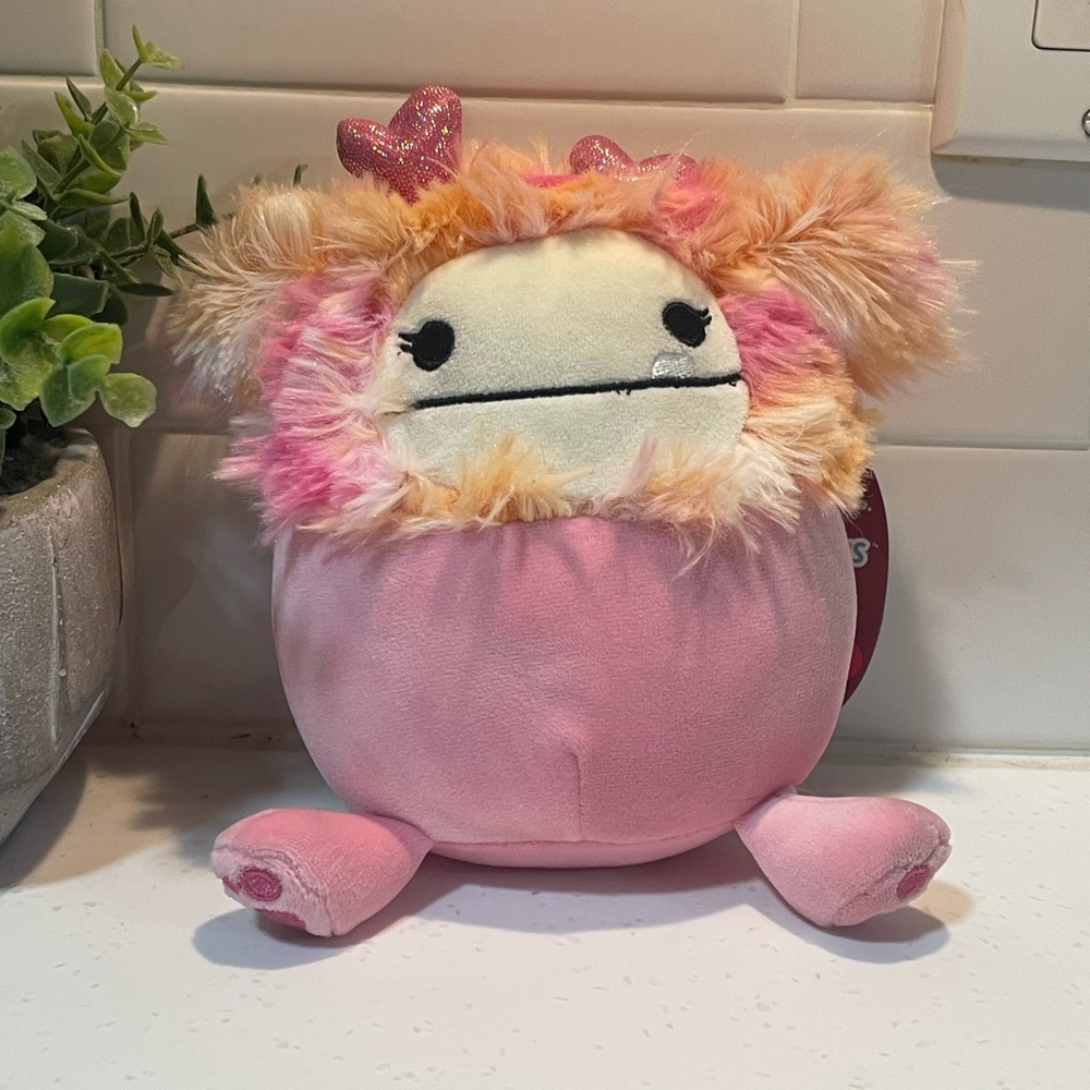 Squishmallows Caparinne Bigfoot Pink and Cream Plush Toy NWT 5 inch